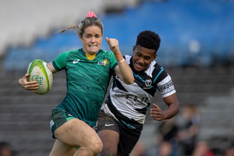 Lily Dick on the attack during the 2022 Oceania Super Sevens ahead of Birmingham 2022 Commonwealth Games 