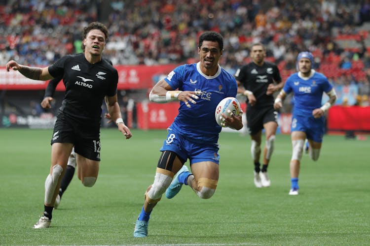 Samoa v New Zealand during yesterday's quarter finals at the 2022 Vancouver 7s. Photo: Mike Lee via World Rugby