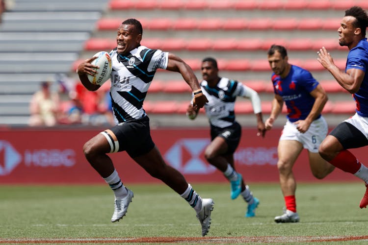 Fiji's Elia Canakaivata races away from the France defense on day two of the HSBC France Sevens men's competition at Stade Toulousain on 21 May, 2022 in Toulouse, France. Photo credit: Mike Lee - KLC fotos for World Rugby